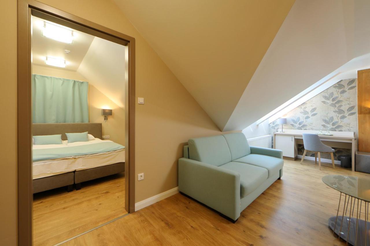 Hotel Blaha Lujza 블로톤퓌레드 외부 사진
