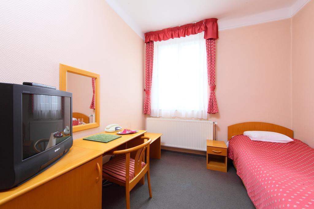 Hotel Blaha Lujza 블로톤퓌레드 객실 사진