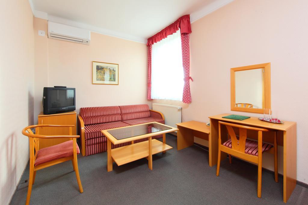 Hotel Blaha Lujza 블로톤퓌레드 객실 사진