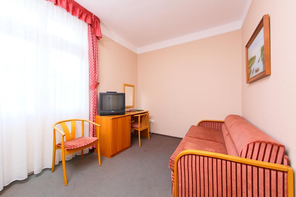 Hotel Blaha Lujza 블로톤퓌레드 객실 사진