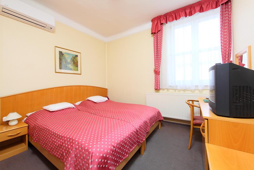 Hotel Blaha Lujza 블로톤퓌레드 객실 사진