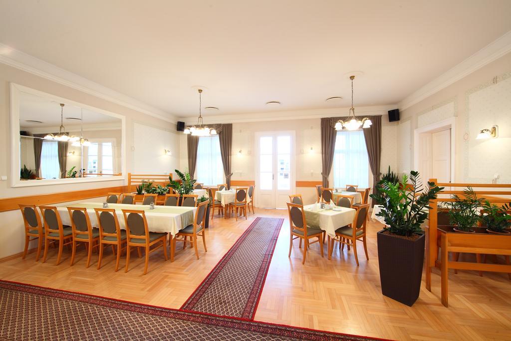 Hotel Blaha Lujza 블로톤퓌레드 외부 사진