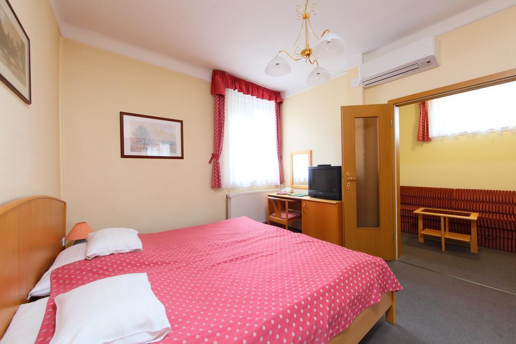 Hotel Blaha Lujza 블로톤퓌레드 외부 사진