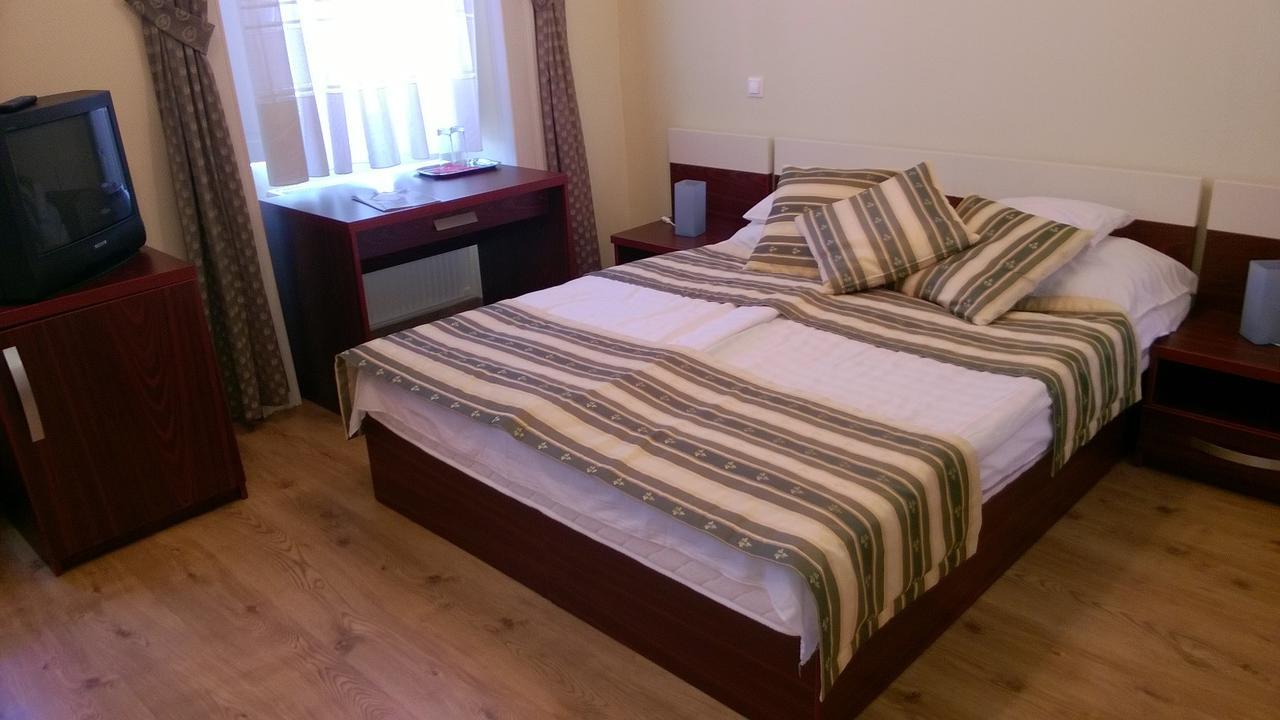 Hotel Blaha Lujza 블로톤퓌레드 외부 사진