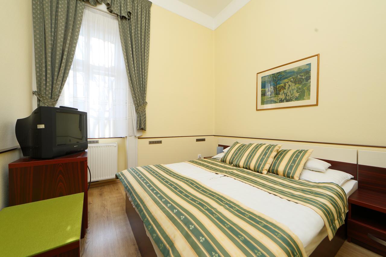Hotel Blaha Lujza 블로톤퓌레드 외부 사진