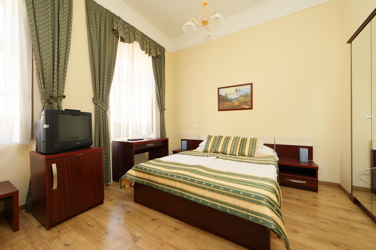 Hotel Blaha Lujza 블로톤퓌레드 외부 사진